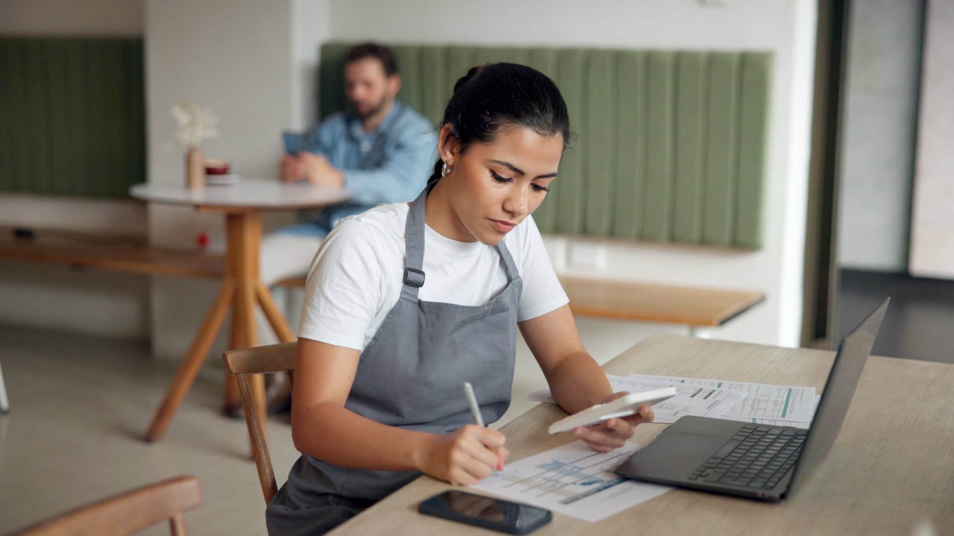 woman with financial literacy budgeting