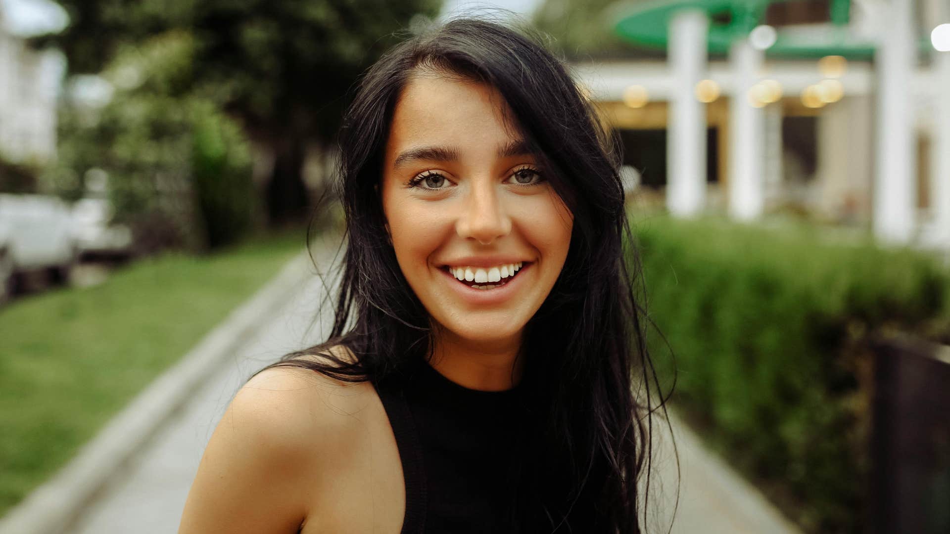 woman who gives advice only when asked