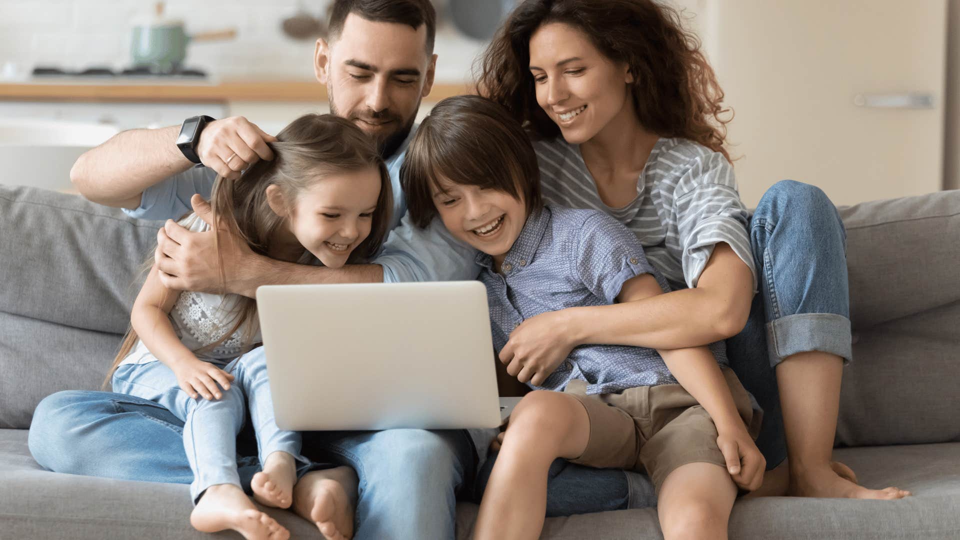 girls who grew up with brothers usually have these unique traits creativity