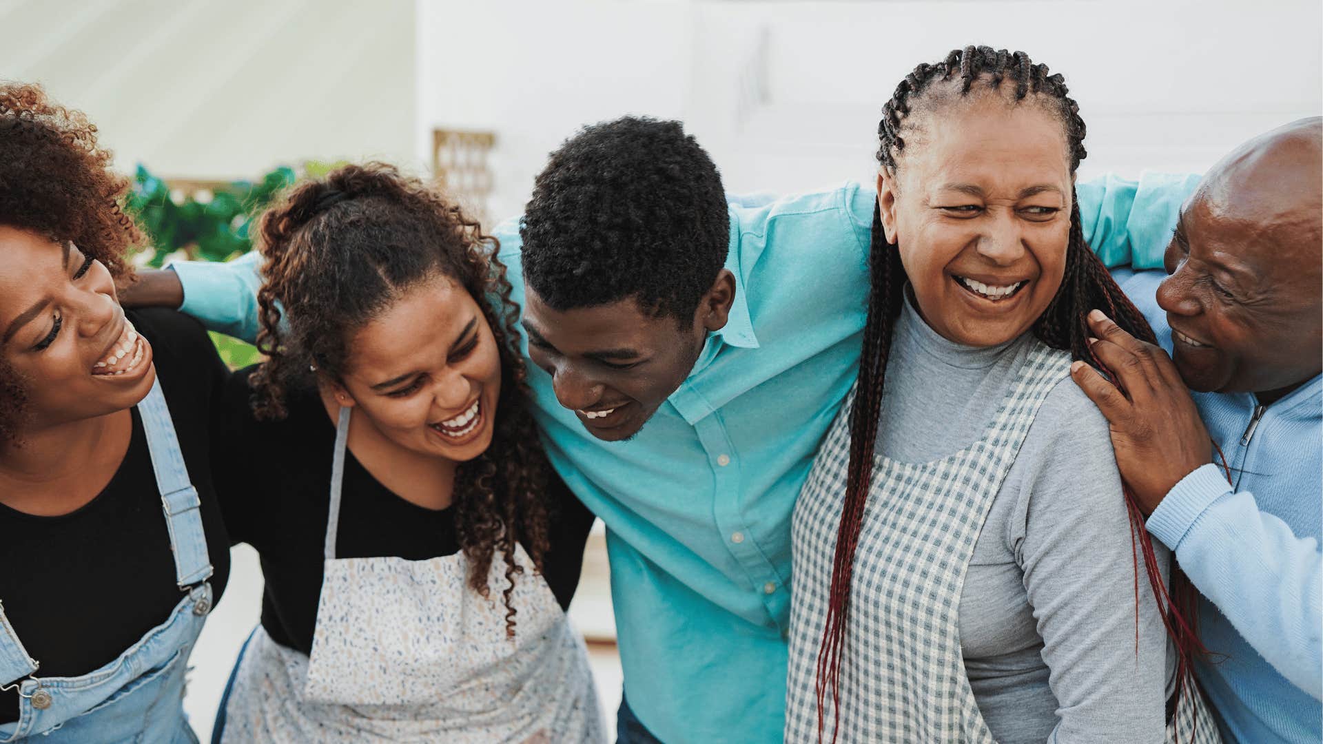 girls who grew up with brothers usually have these unique traits don't take themselves too seriously