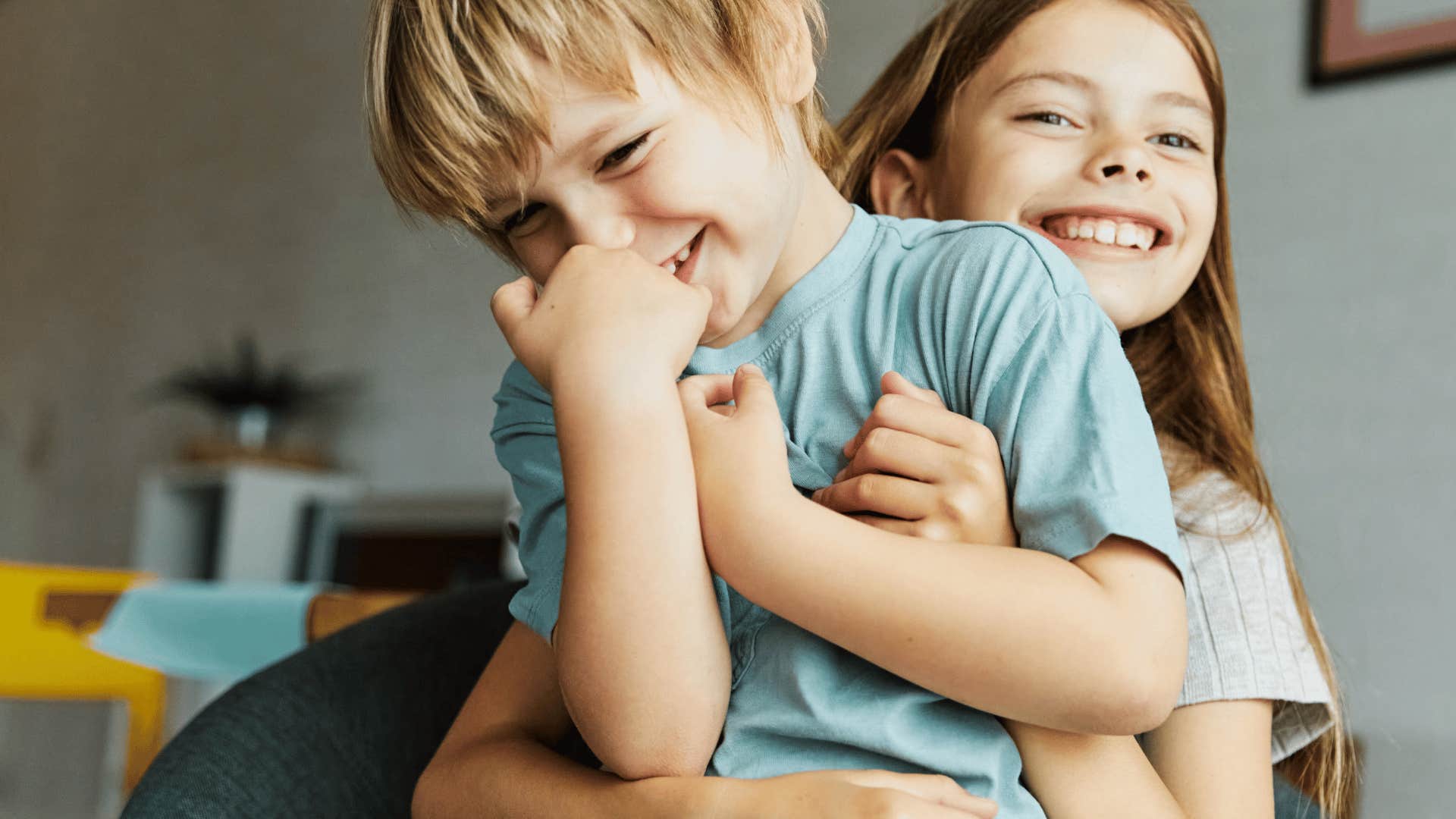 girls who grew up with brothers usually have these unique traits humor