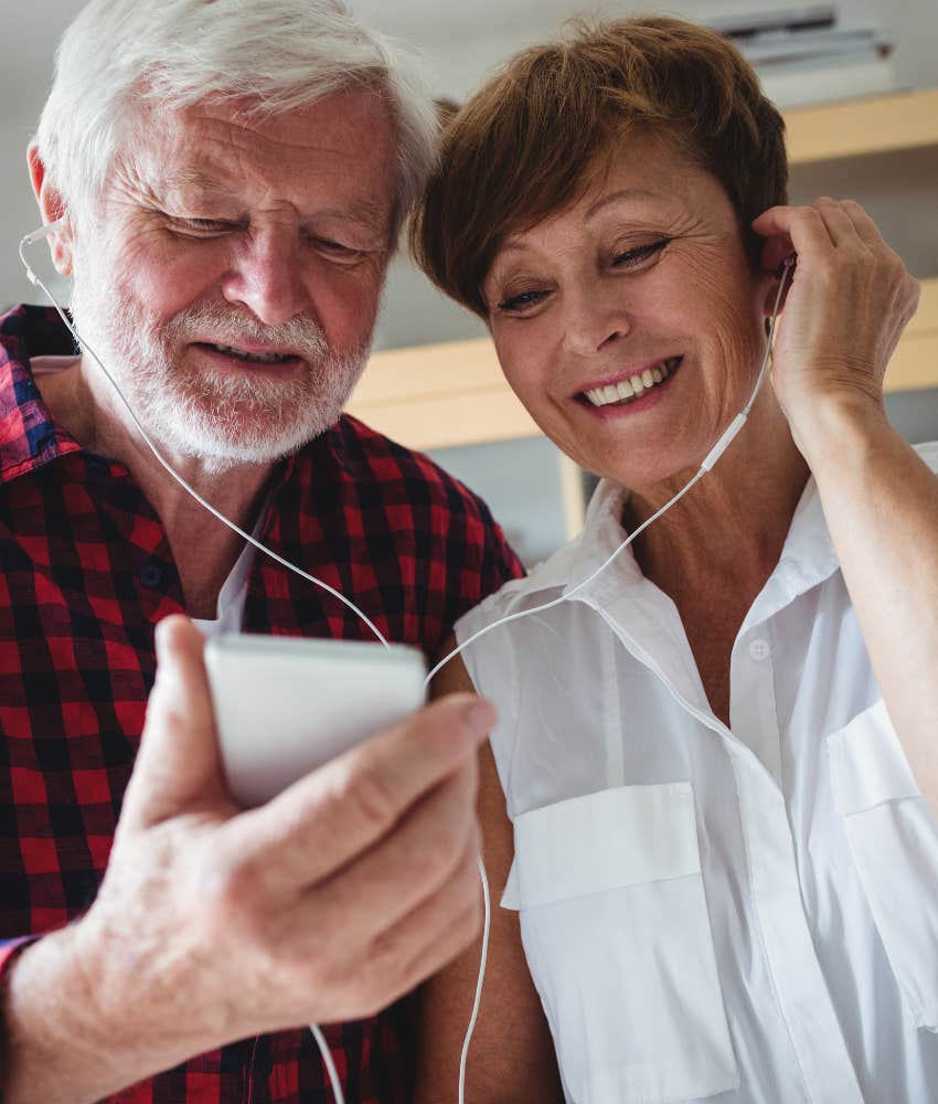 couple enjoying the healing properties of music through Spotify