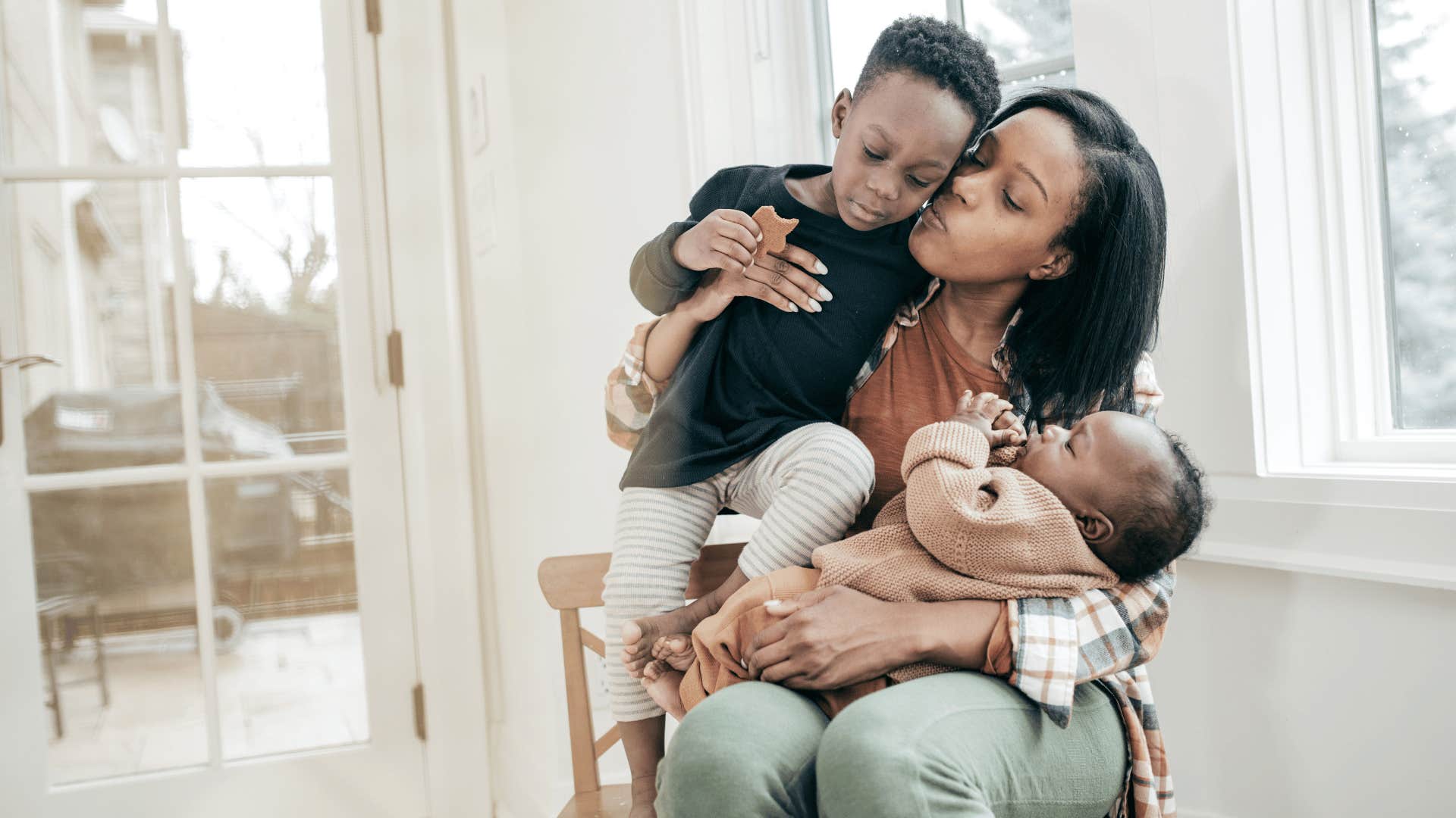 if a woman has these rare traits her kids will be lucky to have her as a mom she is calm