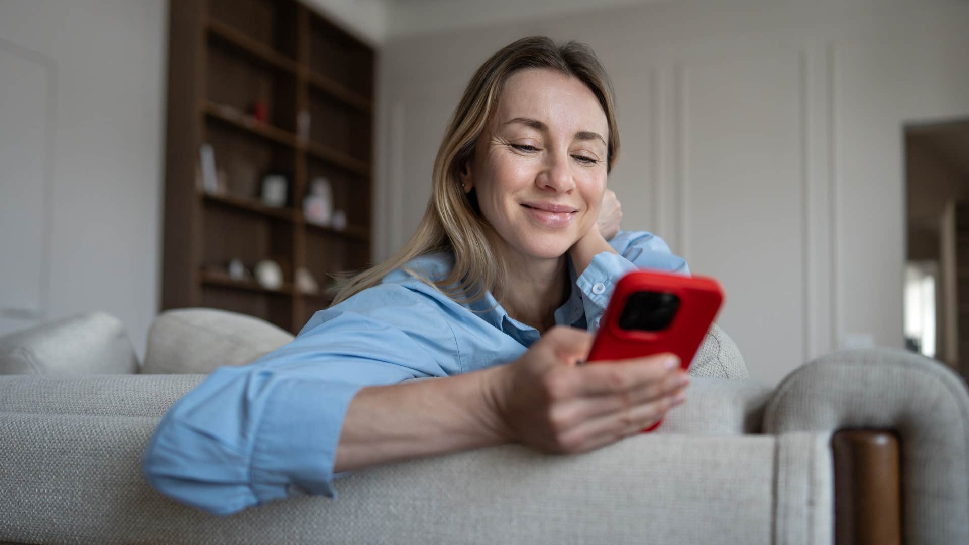 woman who doesn't reply instantly looking at her phone