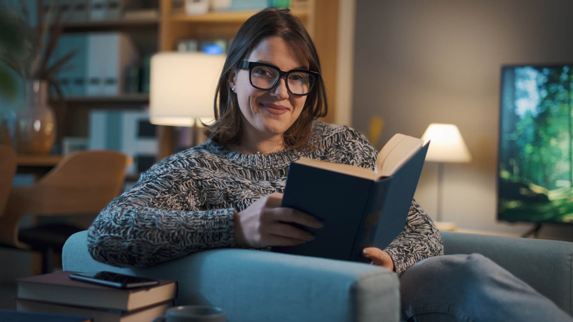 woman who likes silence reading at home