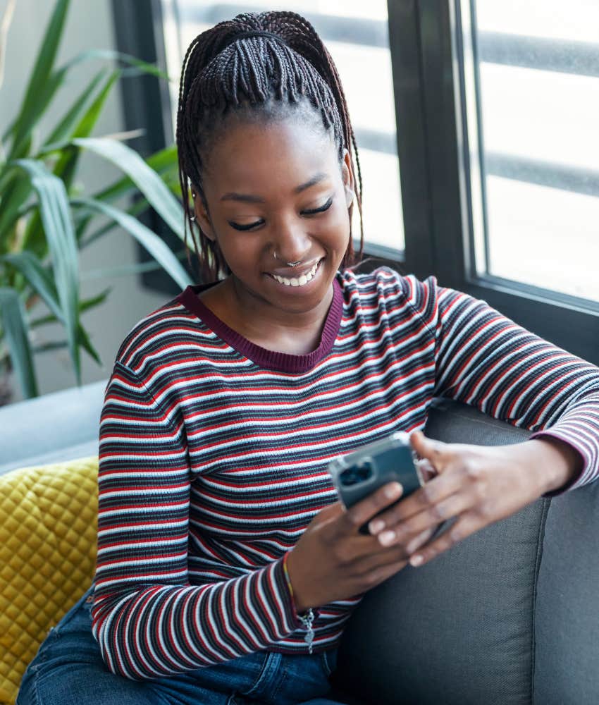 Woman who struggles to respond promptly to her friends' texts