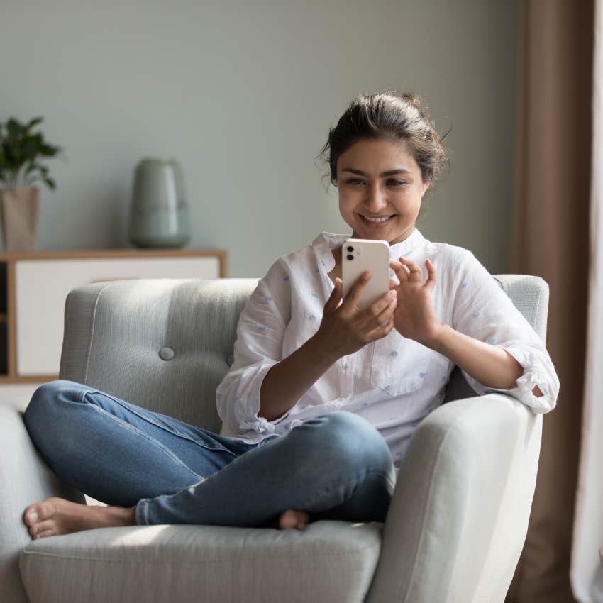 woman fitting in the morning habit of sharing her list via text most people skip