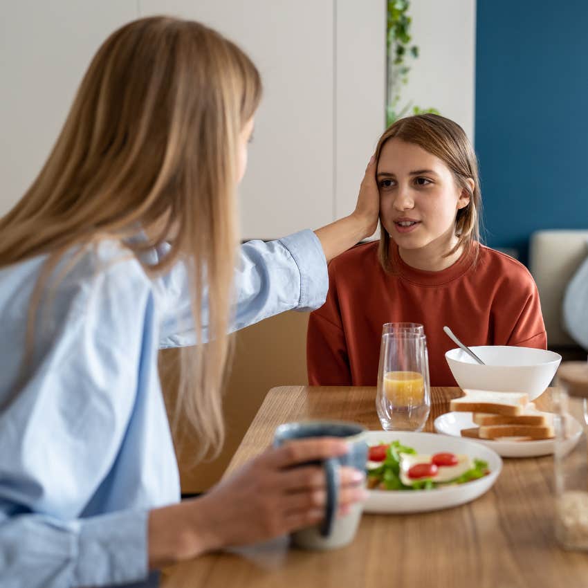 Woman Secretly Feeds Teen Neighbor Who Is Always Hungry and Most agreed she was right to help the neighbor's daughter