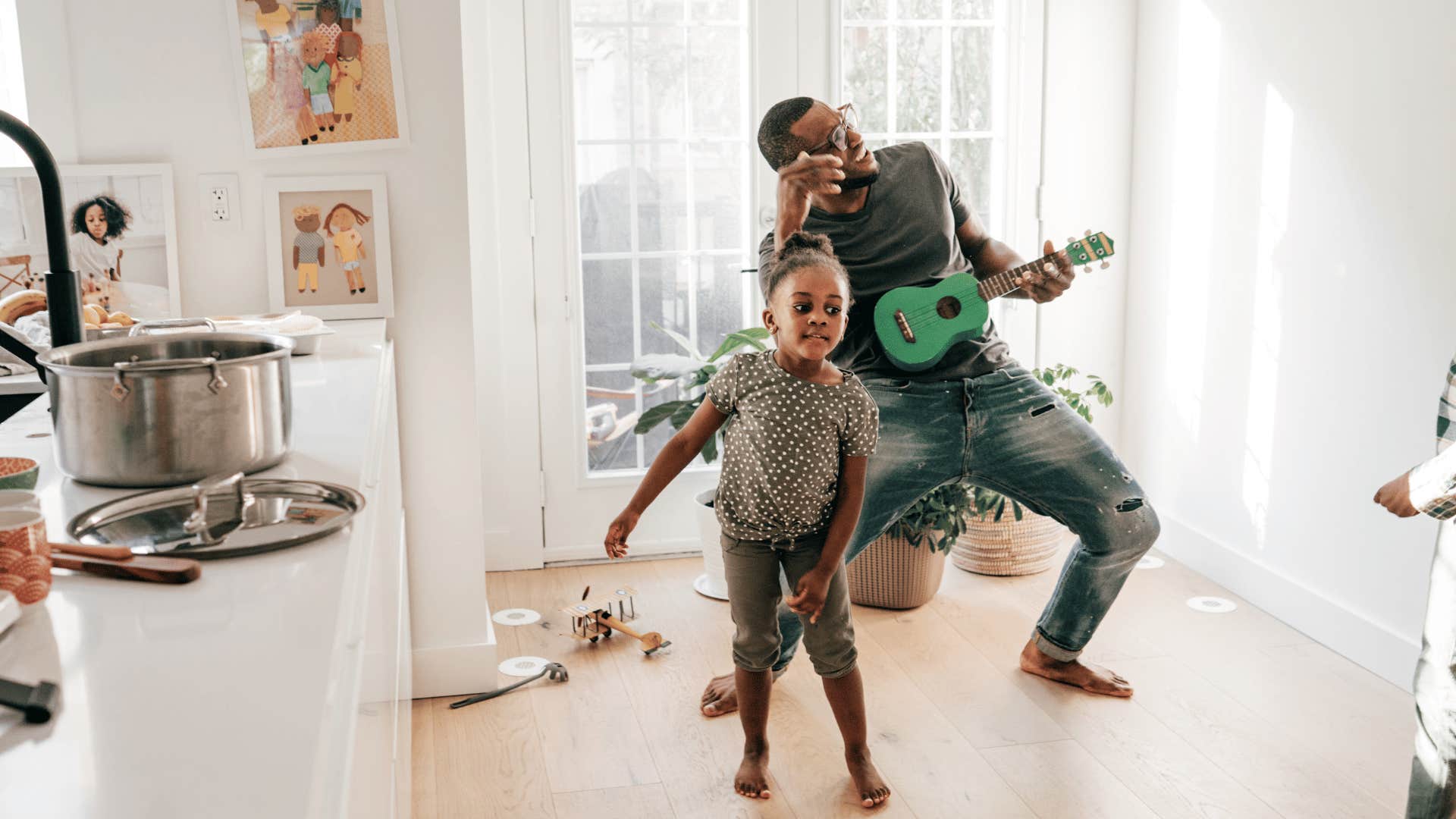 parents who raise creative thinkers usually have these rare traits they arent bothered by noise