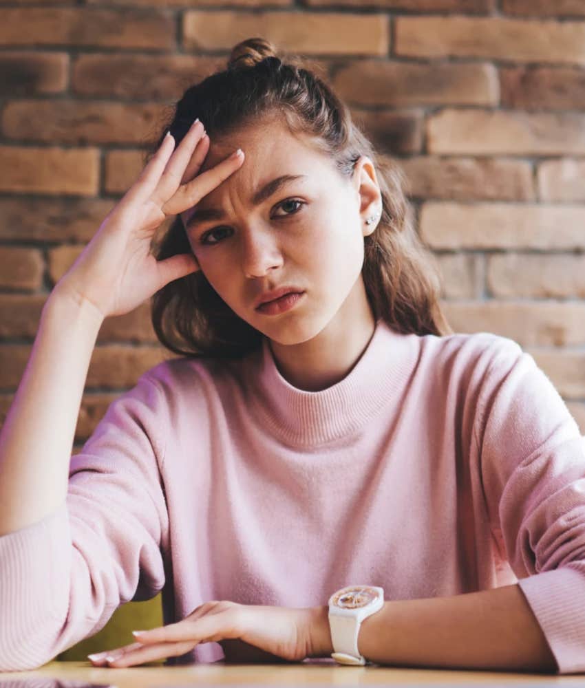 Woman who secretly doesn't want a relationship sabotaging it by settling 