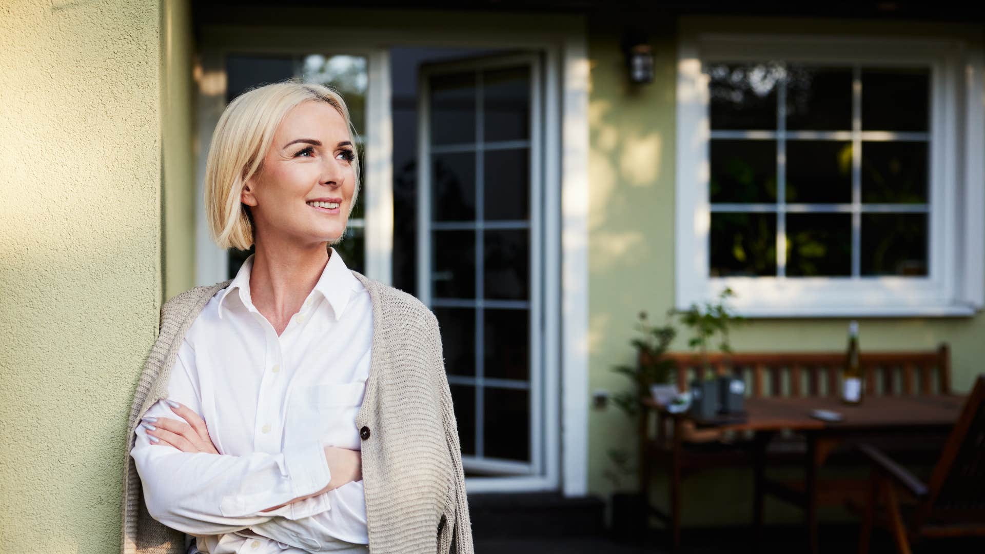 woman in white shirt believes screen breaks are necessary as she steps outside