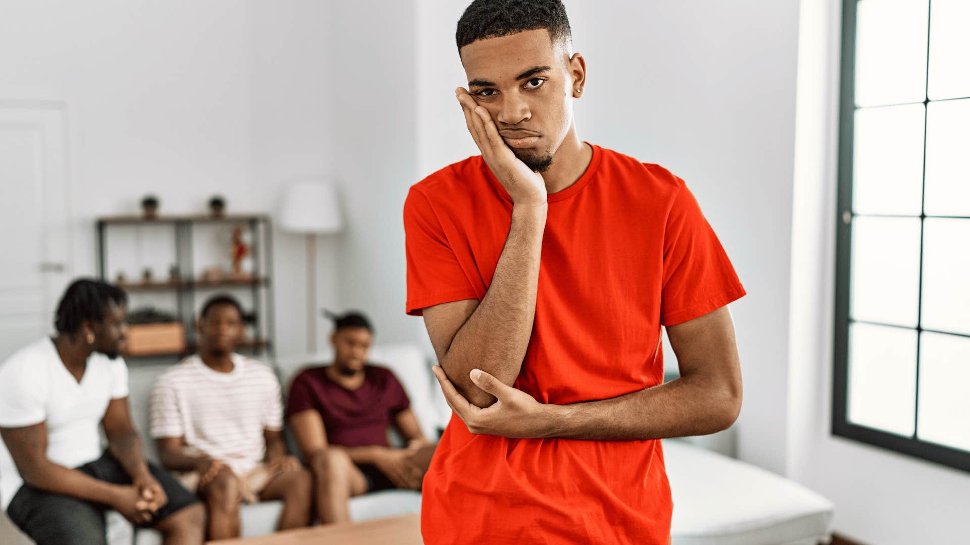 people who go pretty much non-verbal when they’re hanging out in a group usually have these reasons anxiety