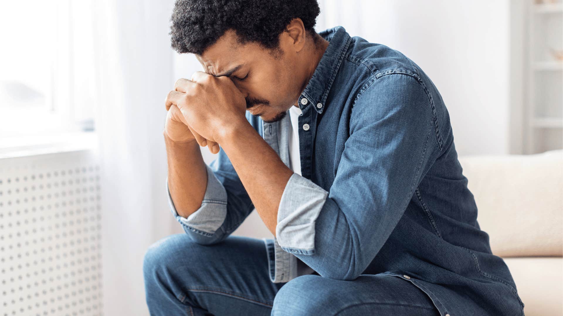 people who go pretty much non-verbal when they’re hanging out in a group usually have these reasons introversion