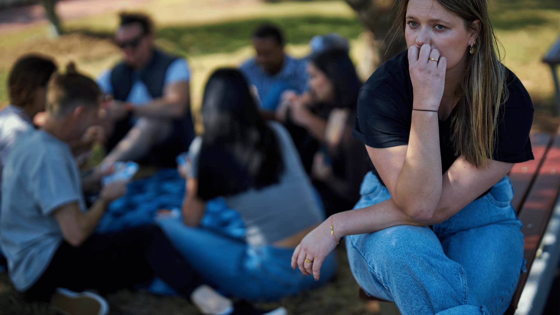 people who go pretty much non-verbal when they’re hanging out in a group usually have these reasons sensory overload