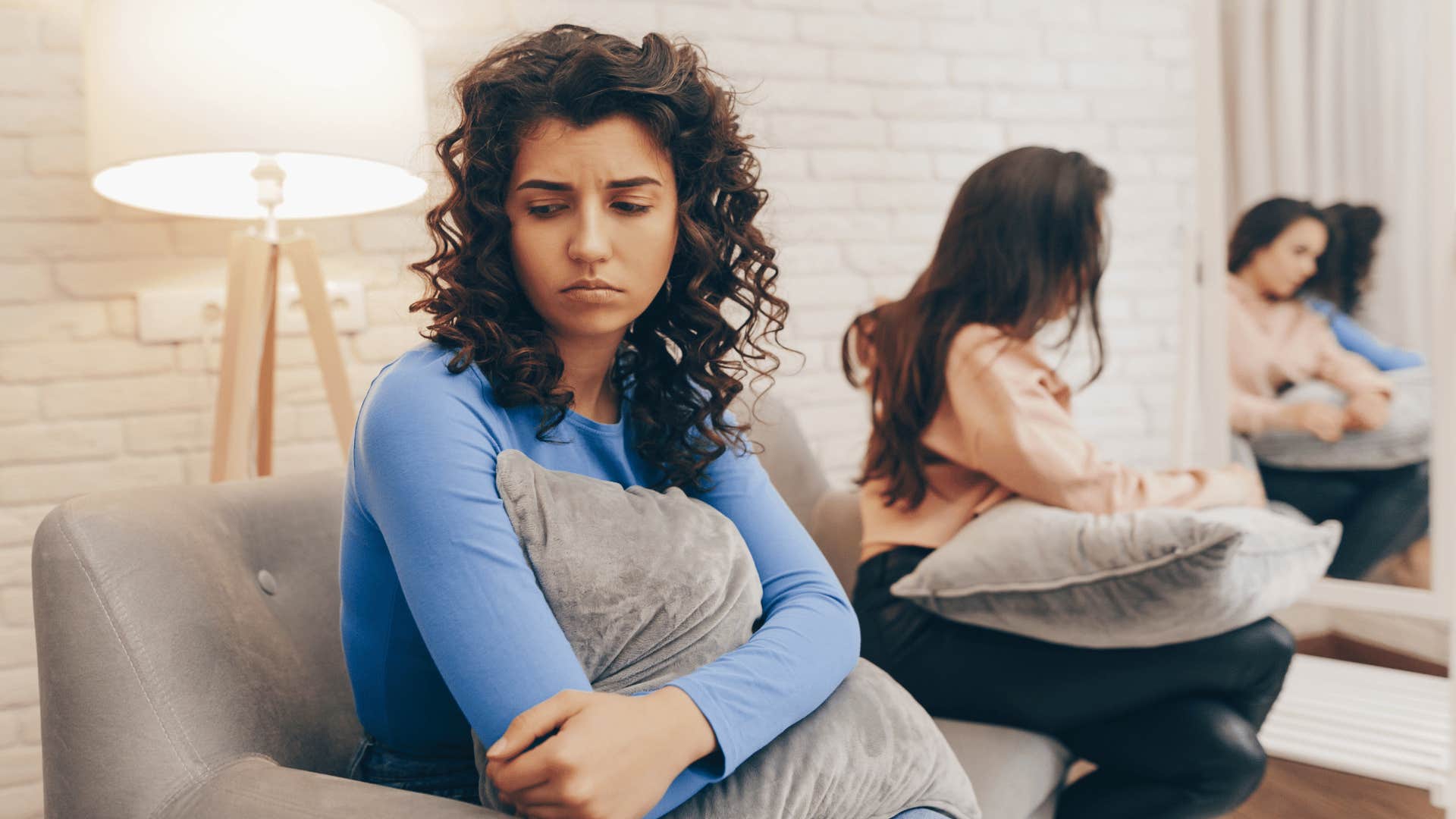 people who go pretty much non-verbal when they’re hanging out in a group usually have these reasons trauma response