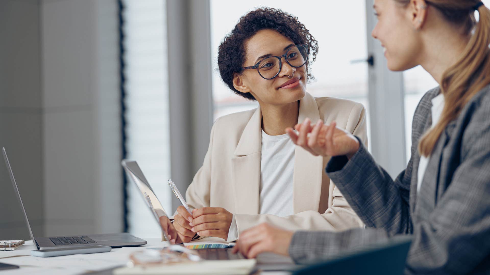 woman telling colleague that makes perfect sense