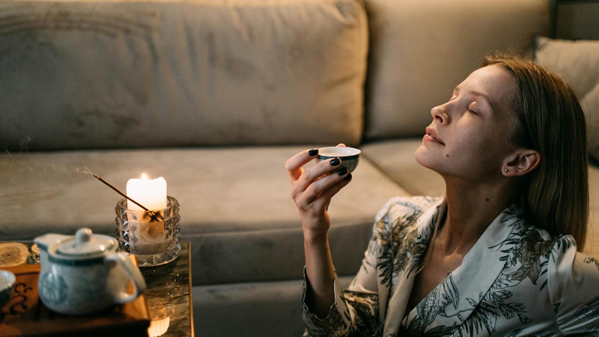 woman whose mood doesnt depend on their phone