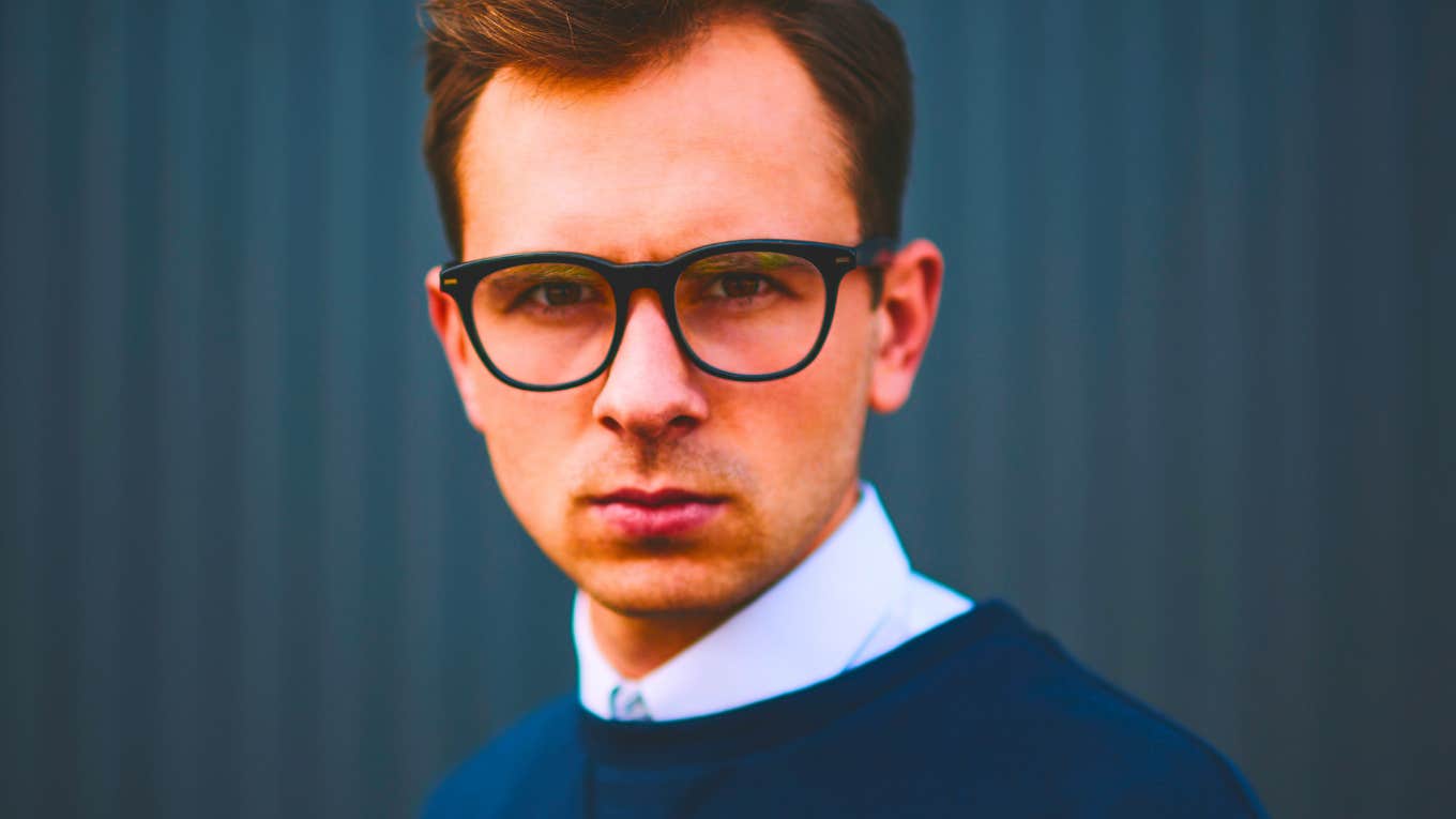 Phrases Only Low Status Men Use When They’re Trying To Impress People