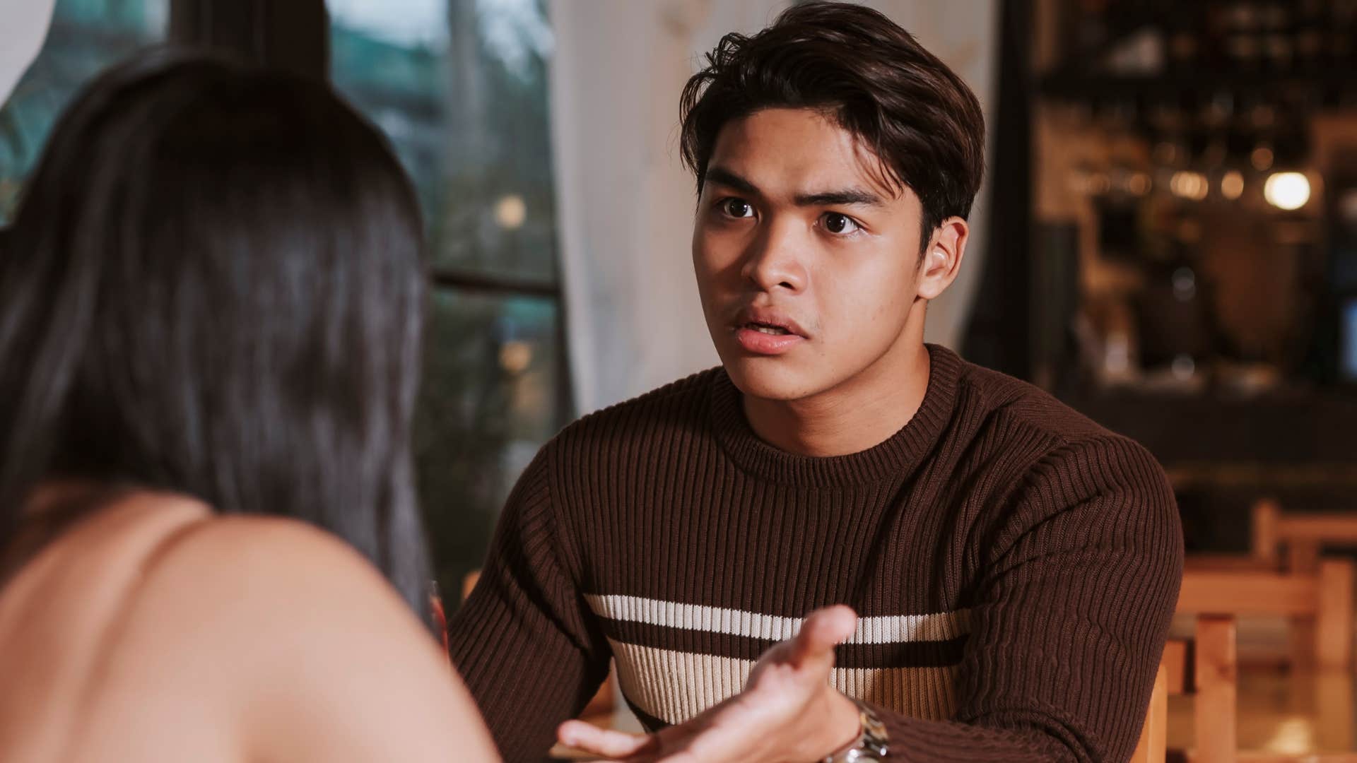 wealthy man saying I don't carry cash during a date