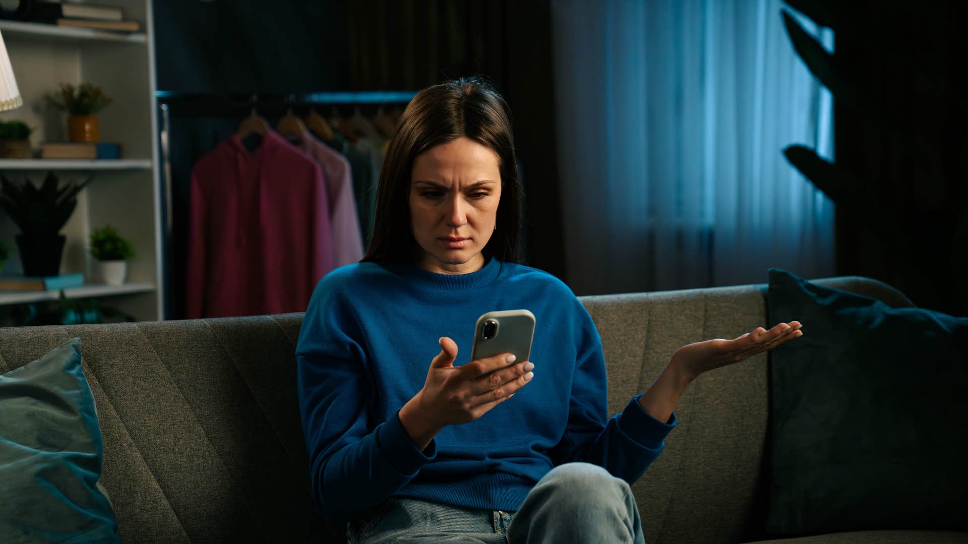 woman not texting friends first