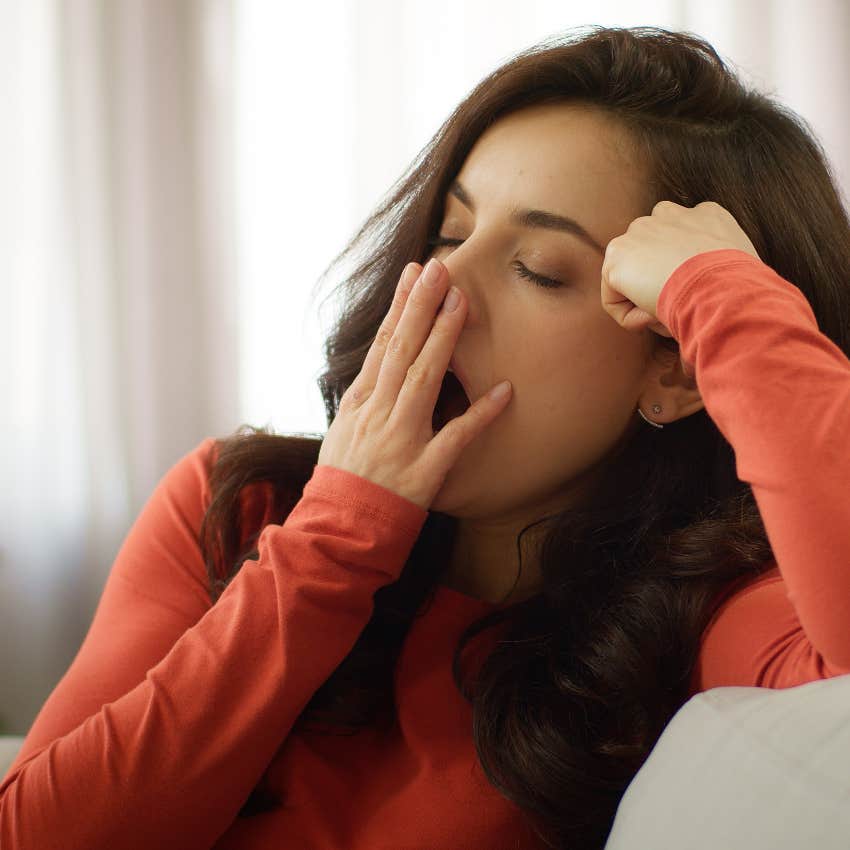 Woman yawning to test psychopathy