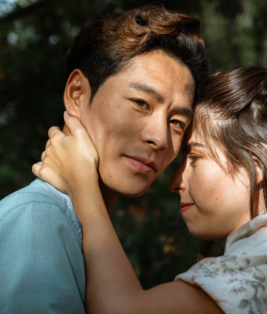 Man who secretly doesn't want a relationship shopping for someone new