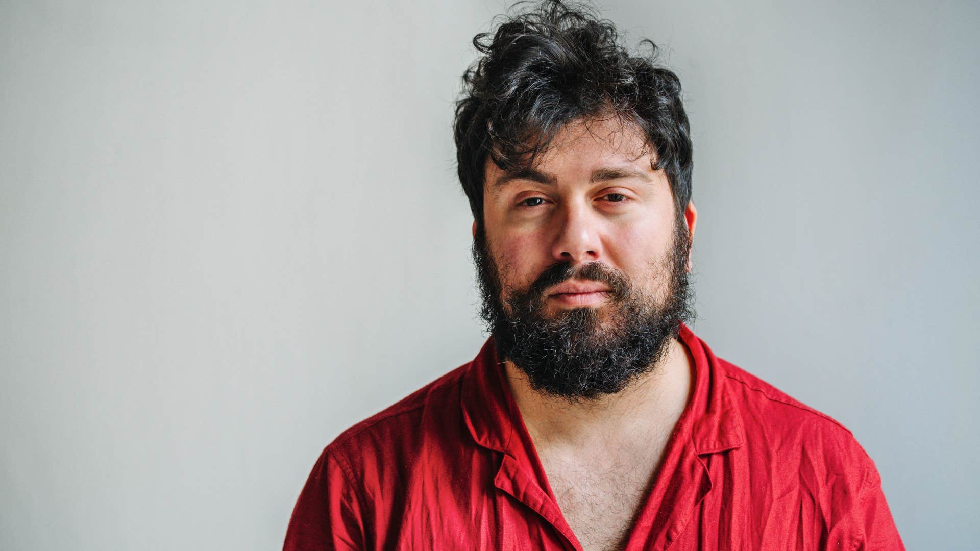 man with low emotional maturity as he doesn't utilize mirror