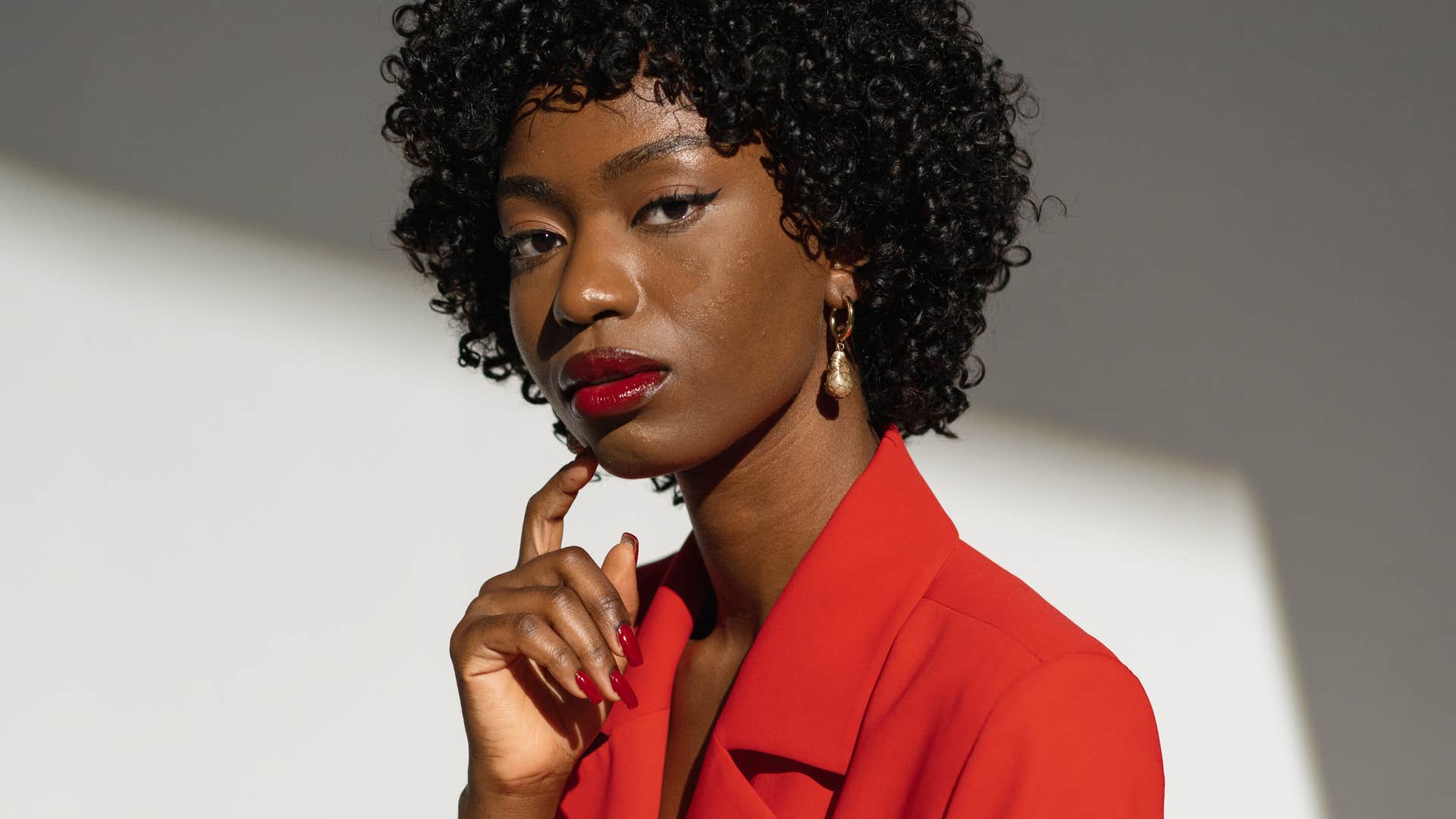 signs youre a highly intuitive observant person who easily sees through everyone elses fakery you notice fake confidence 