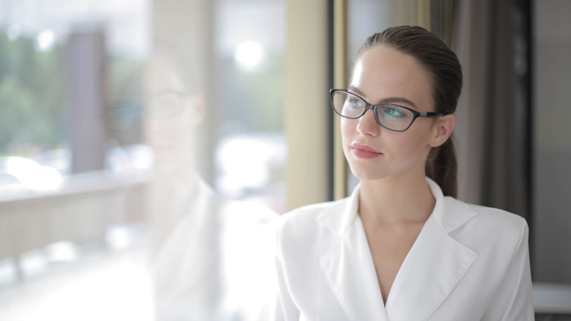 signs youre a highly intuitive observant person who easily sees through everyone elses fakery you pick up the energy of others