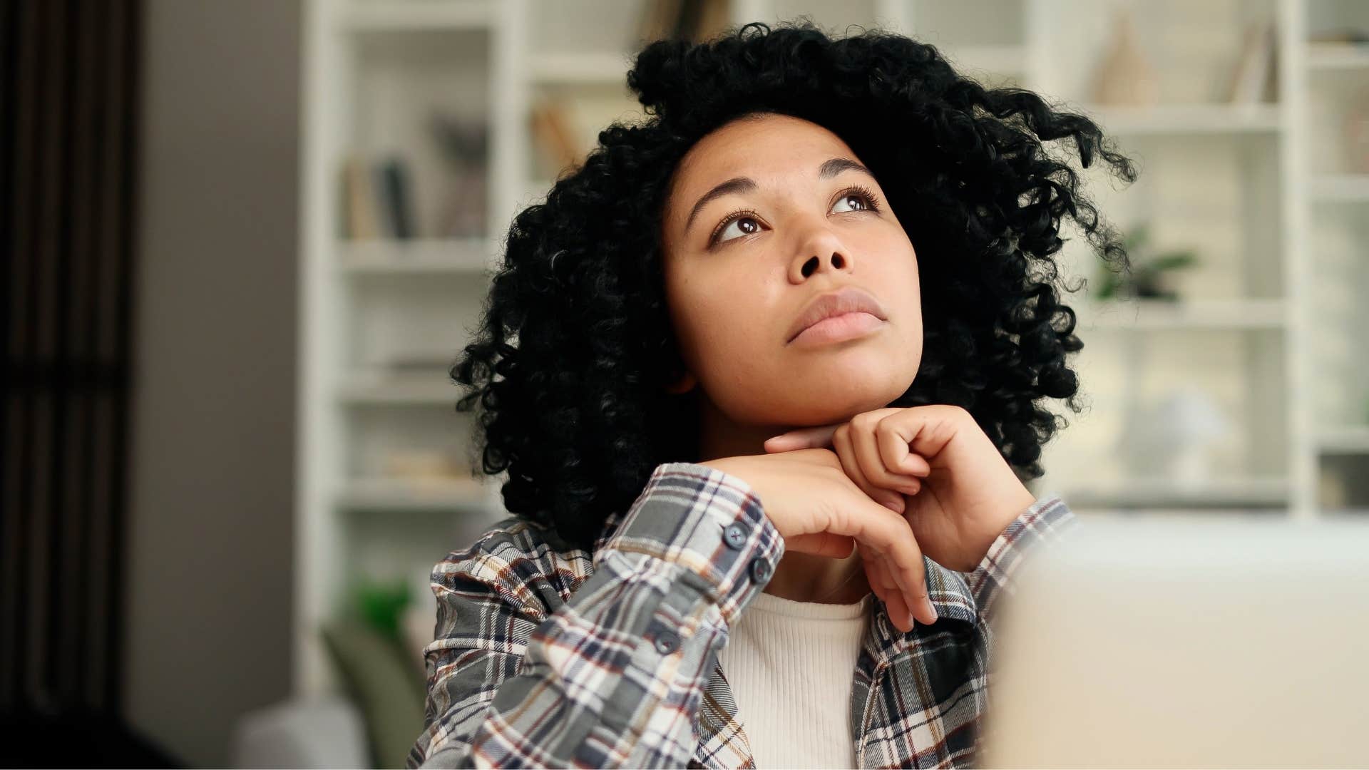 woman who keeps things simple as she acknowledges