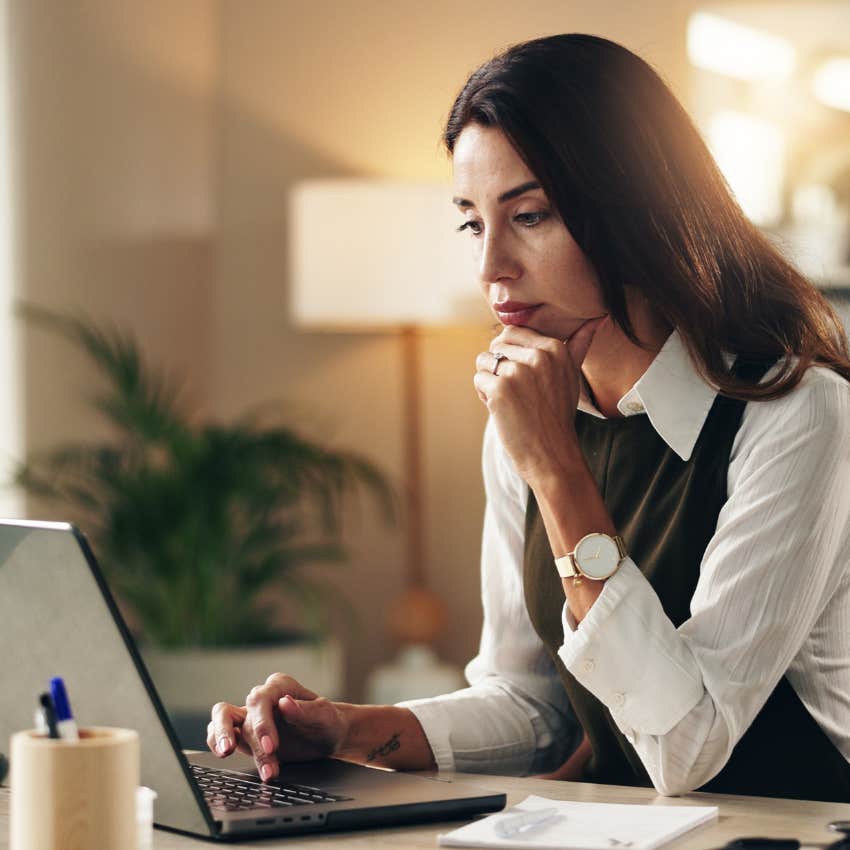 woman who lives a happier life as she is realistic