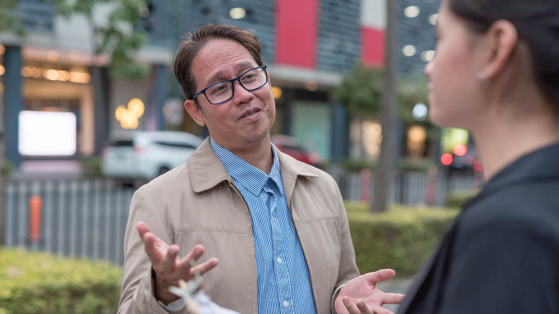 wealthy man name dropping to woman