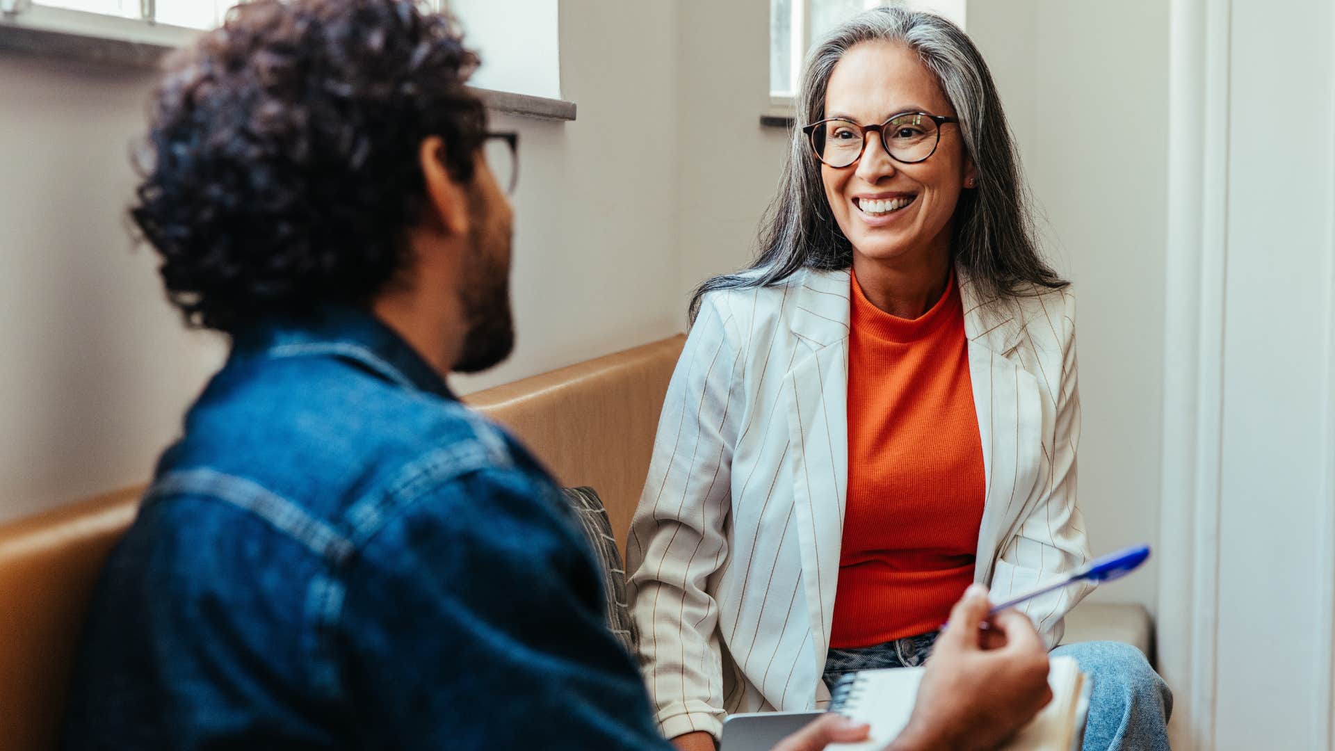 woman saying thank you to a friend