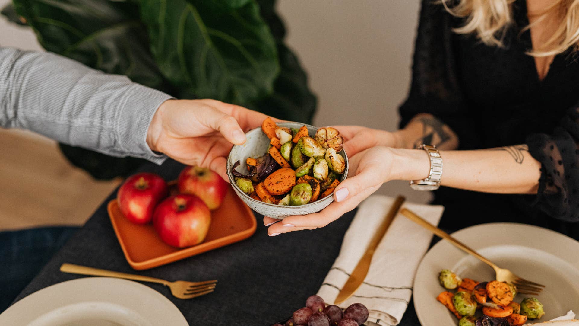 things people in the 1970s did that made them way happier than us ate dinner as a family