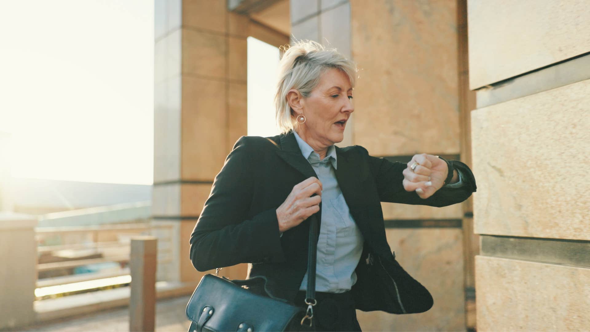 things people with zero common sense do daily that baffle everyone else habitually late