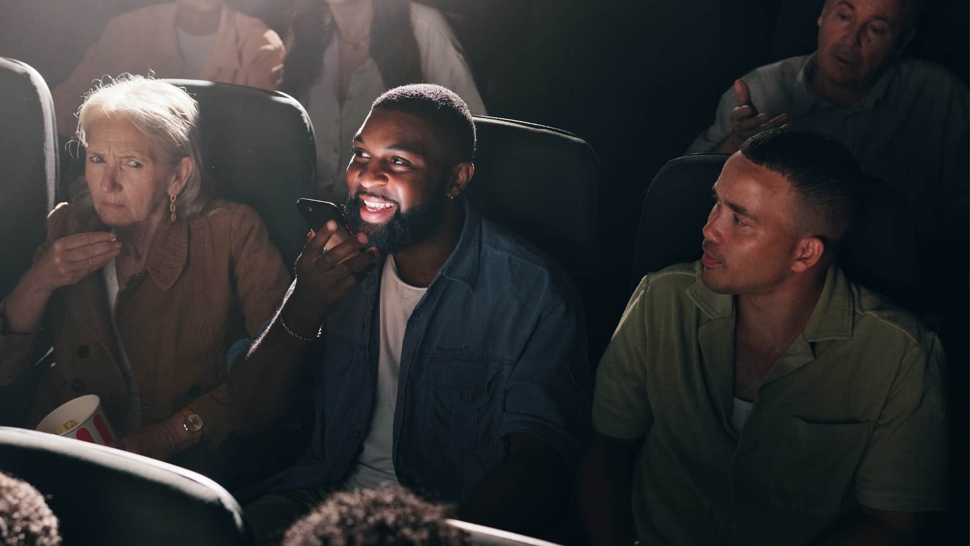 things people with zero common sense do daily that baffle everyone else ignoring personal space