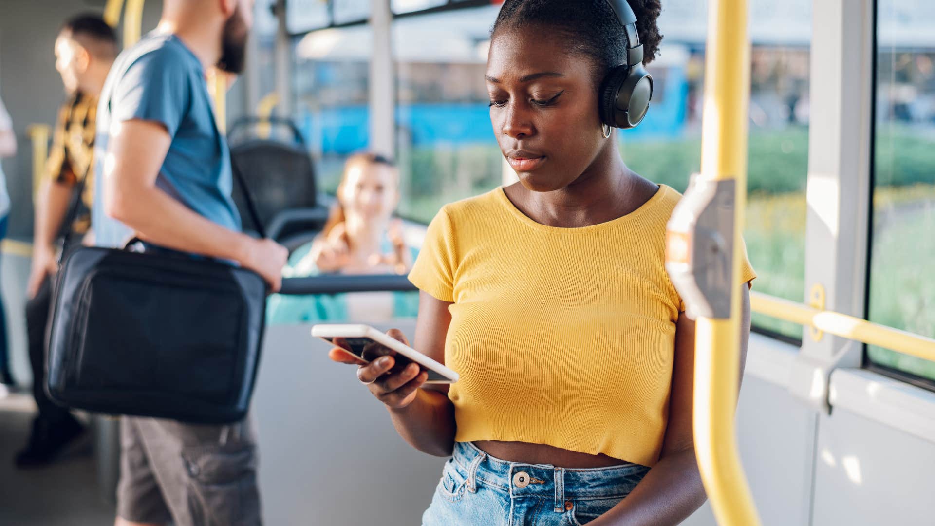 things people with zero common sense do daily that baffle everyone else no situational awareness