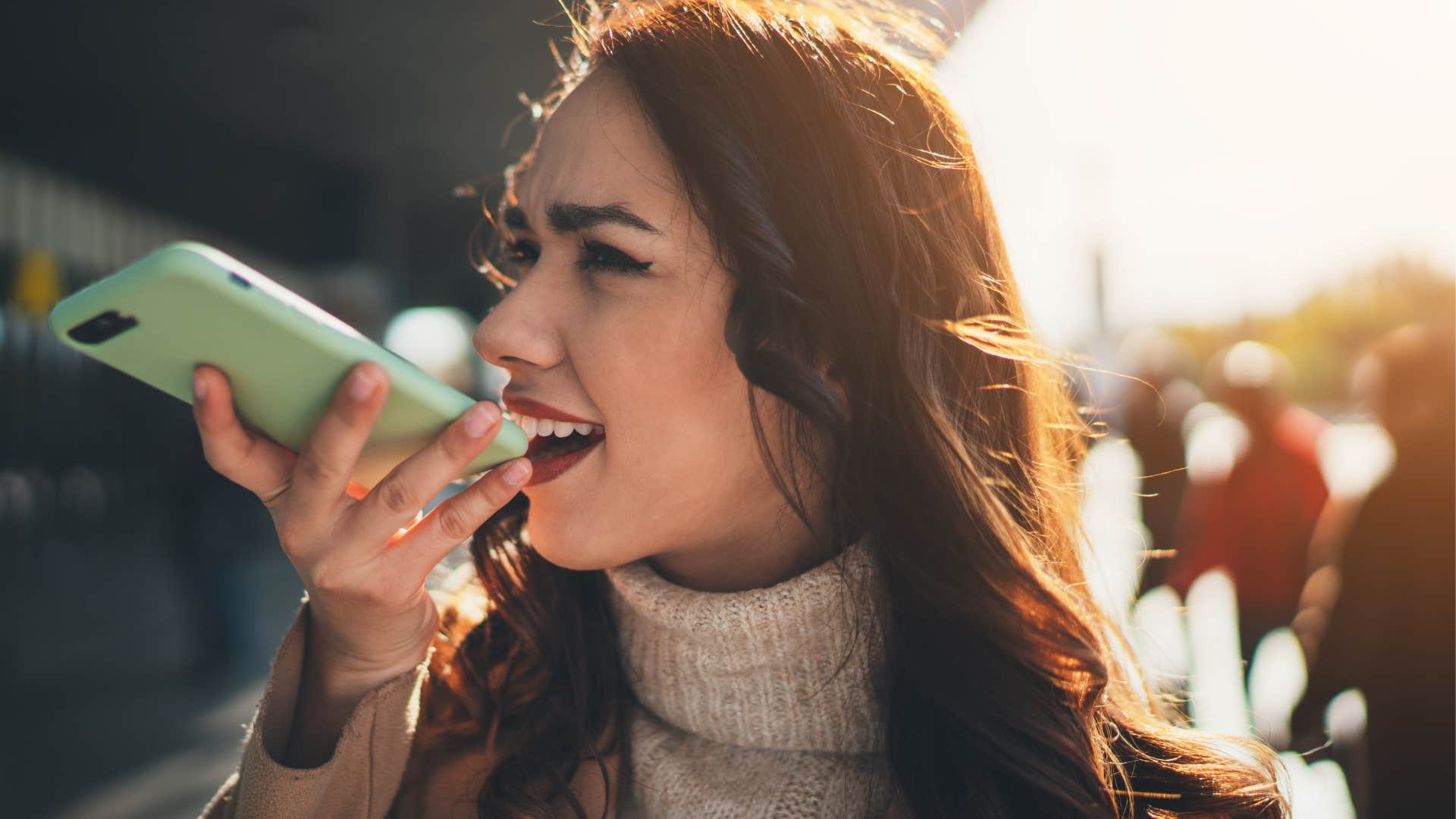 things people with zero common sense do daily that baffle everyone else using speakerphone in public