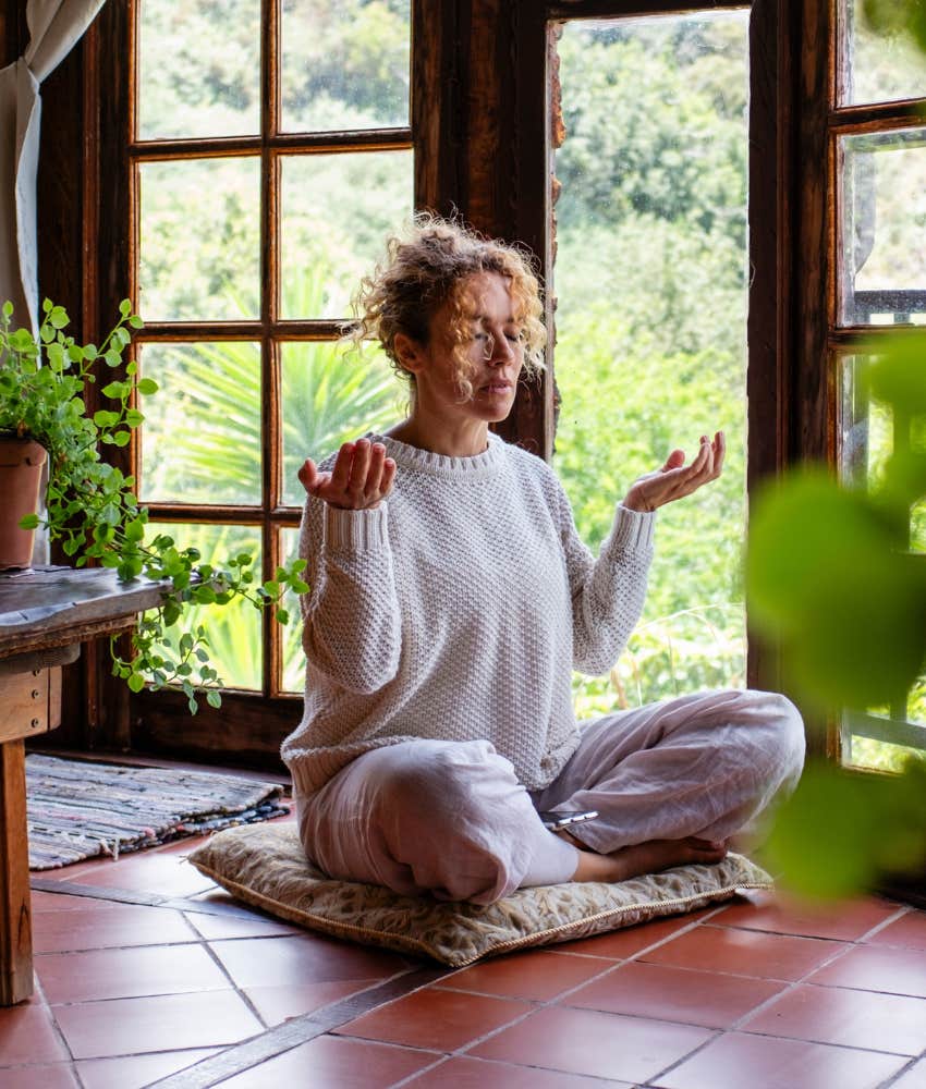 Underrated Benefits Of Showering At Night Without Lights simulates meditation