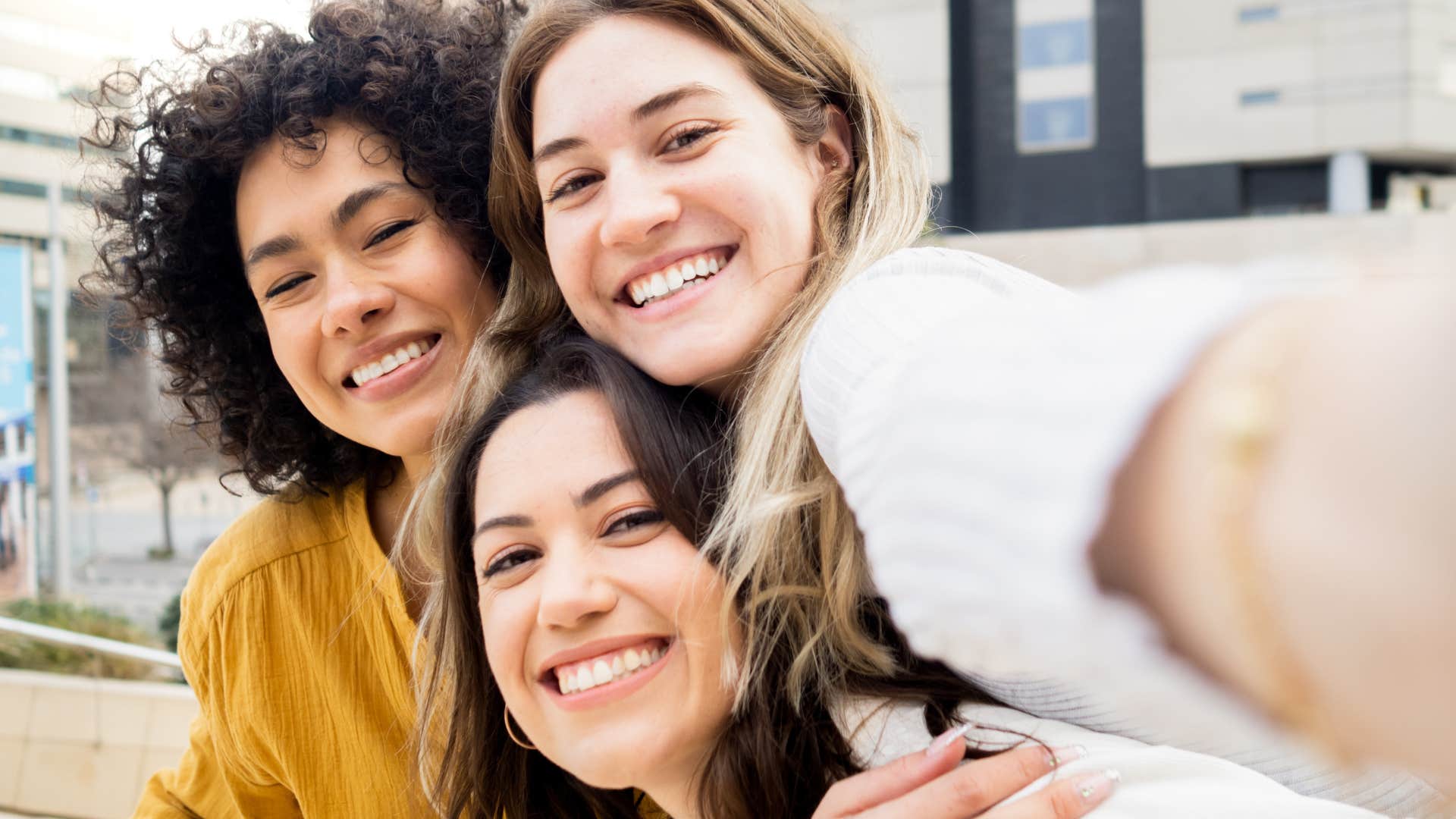 woman who starts over after a bad breakup by gathering gals