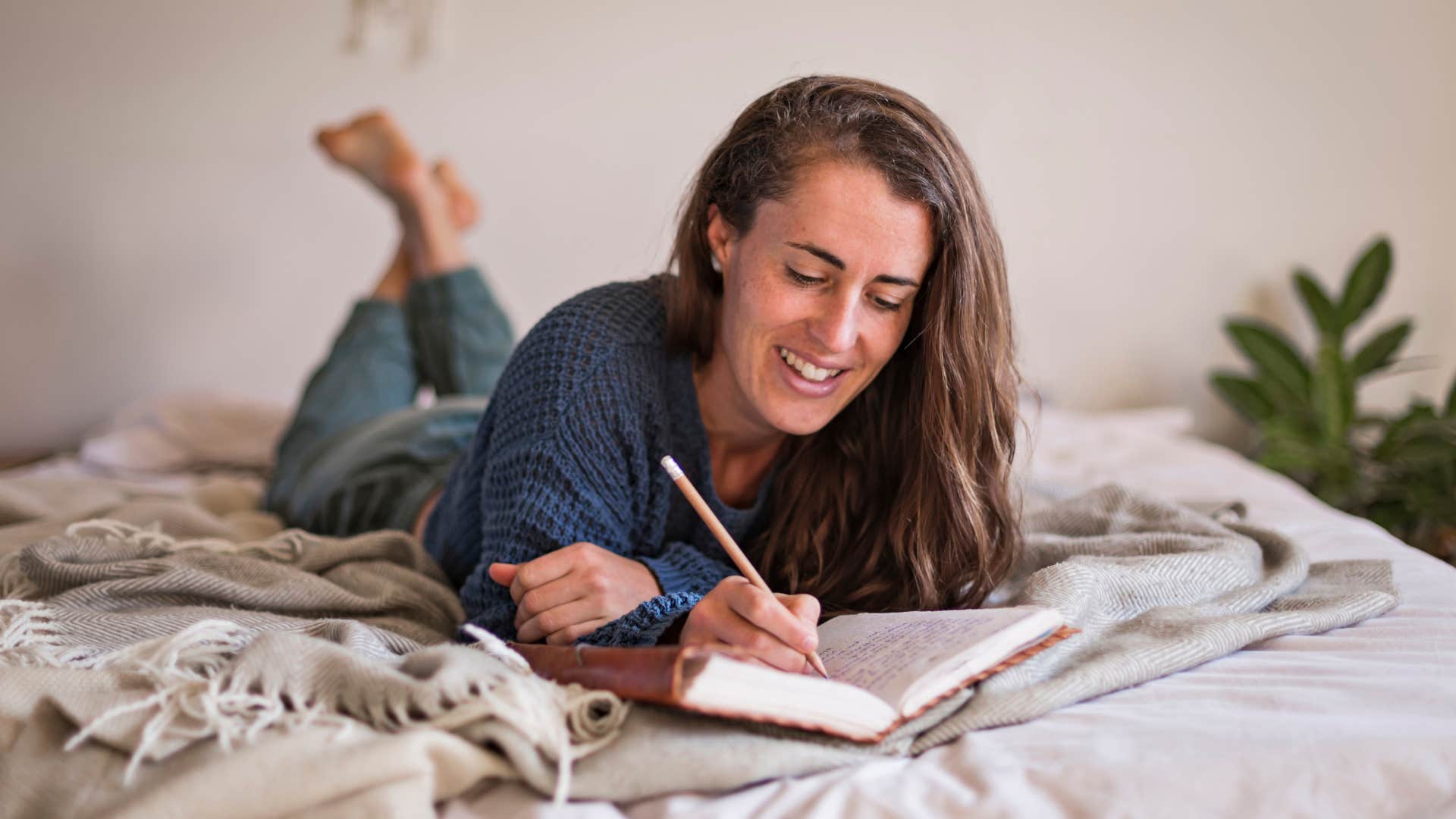 woman who starts over after breakup by keeping a journal