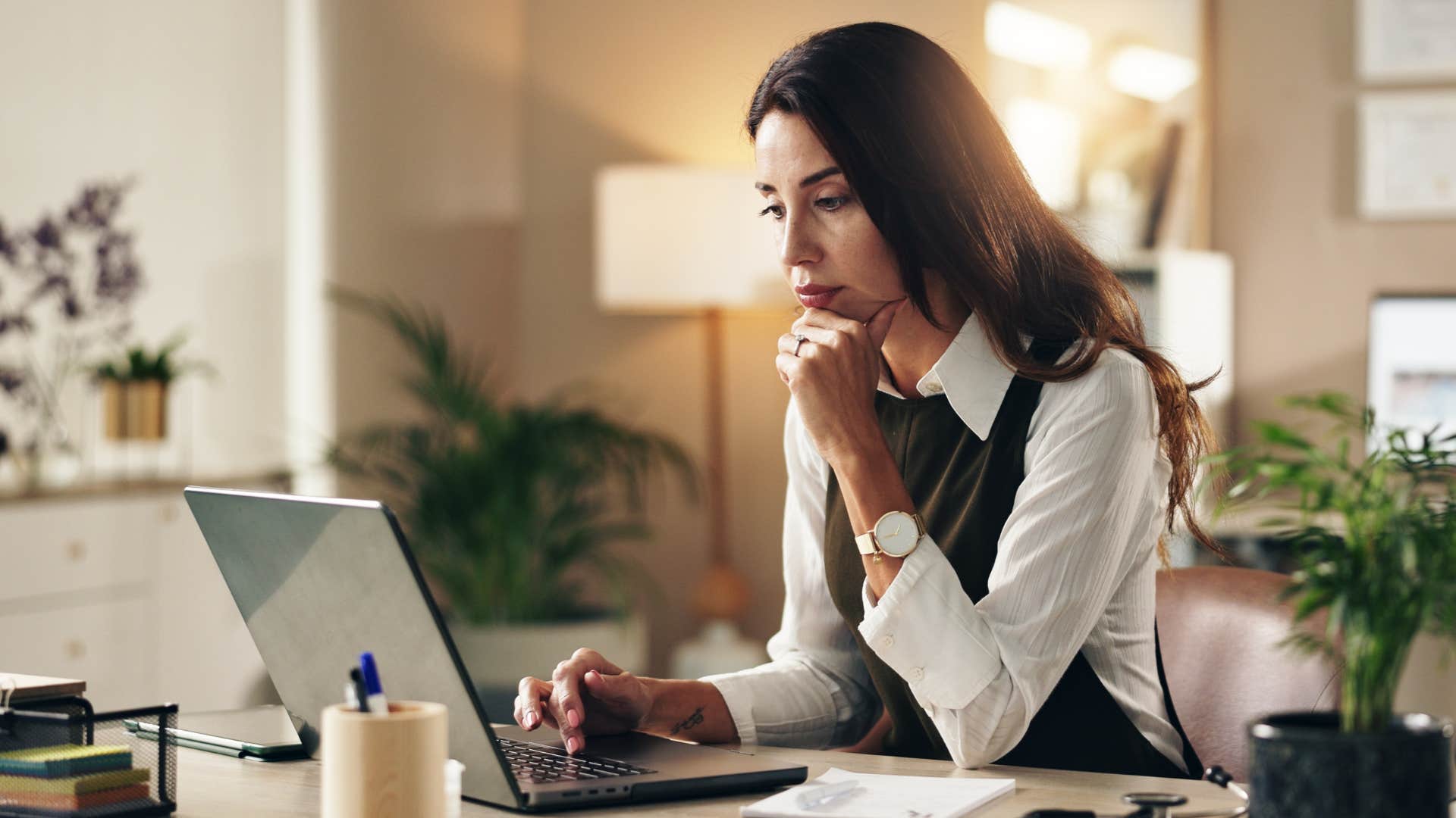 woman who makes decisions stupid easy don't overthink