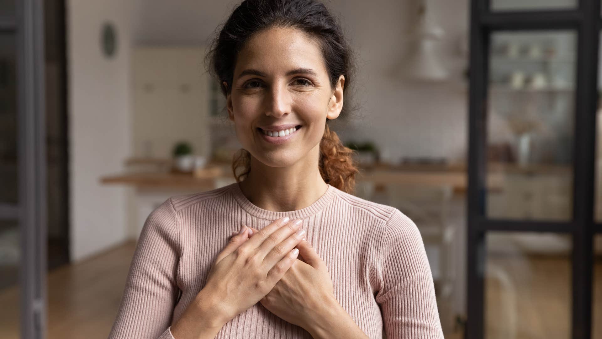 woman who makes decisions feel stupid easy as she expresses gratitude