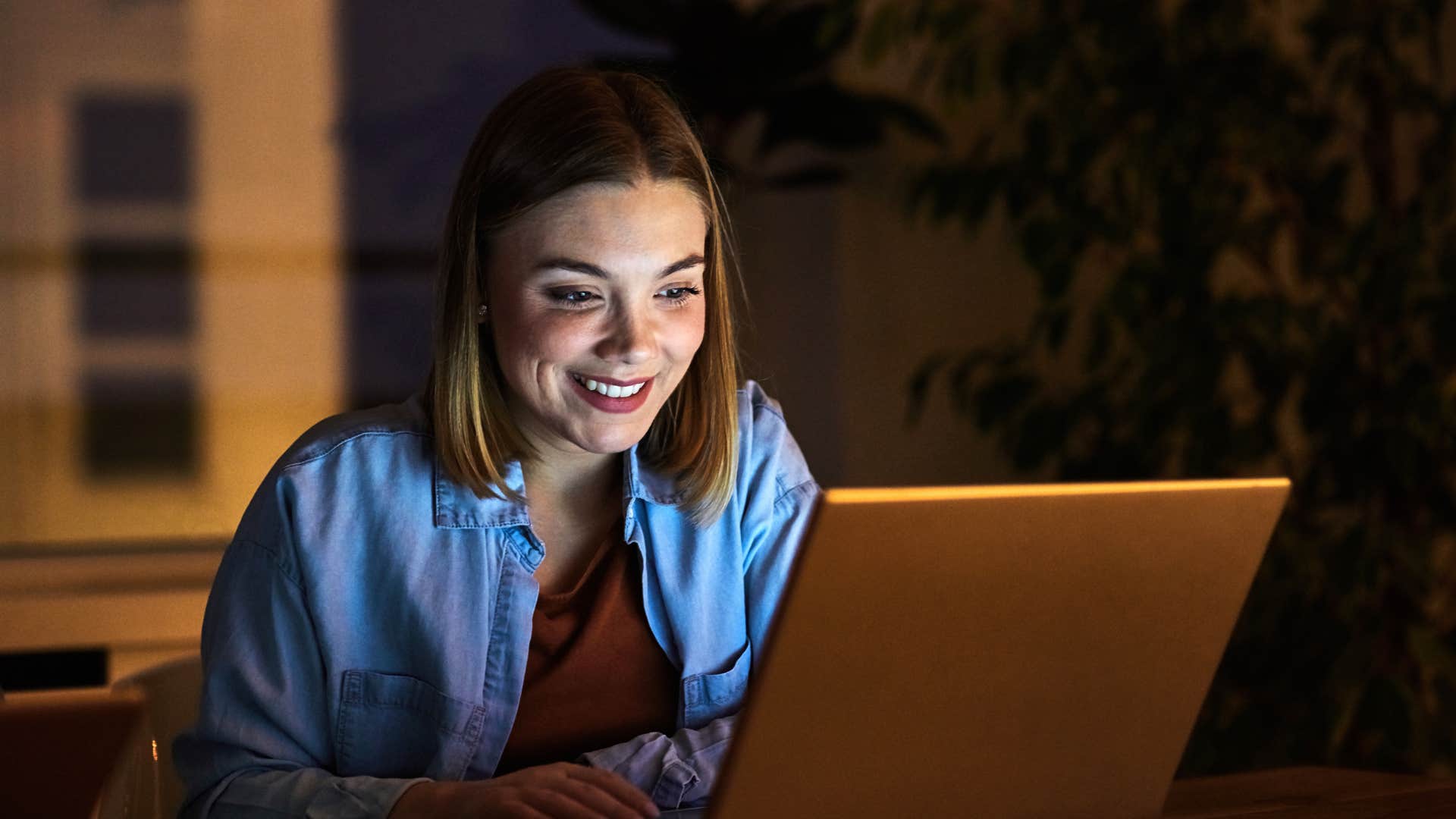 woman who prioritizes her kids by using the night shift