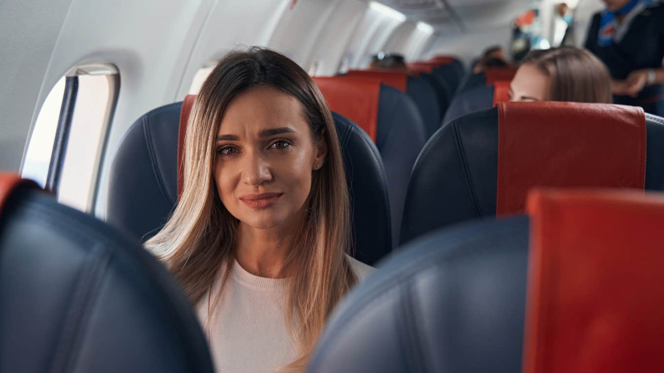 Woman Can’t Stop Crying After Reading A Text Plane Passenger Wrote About Her