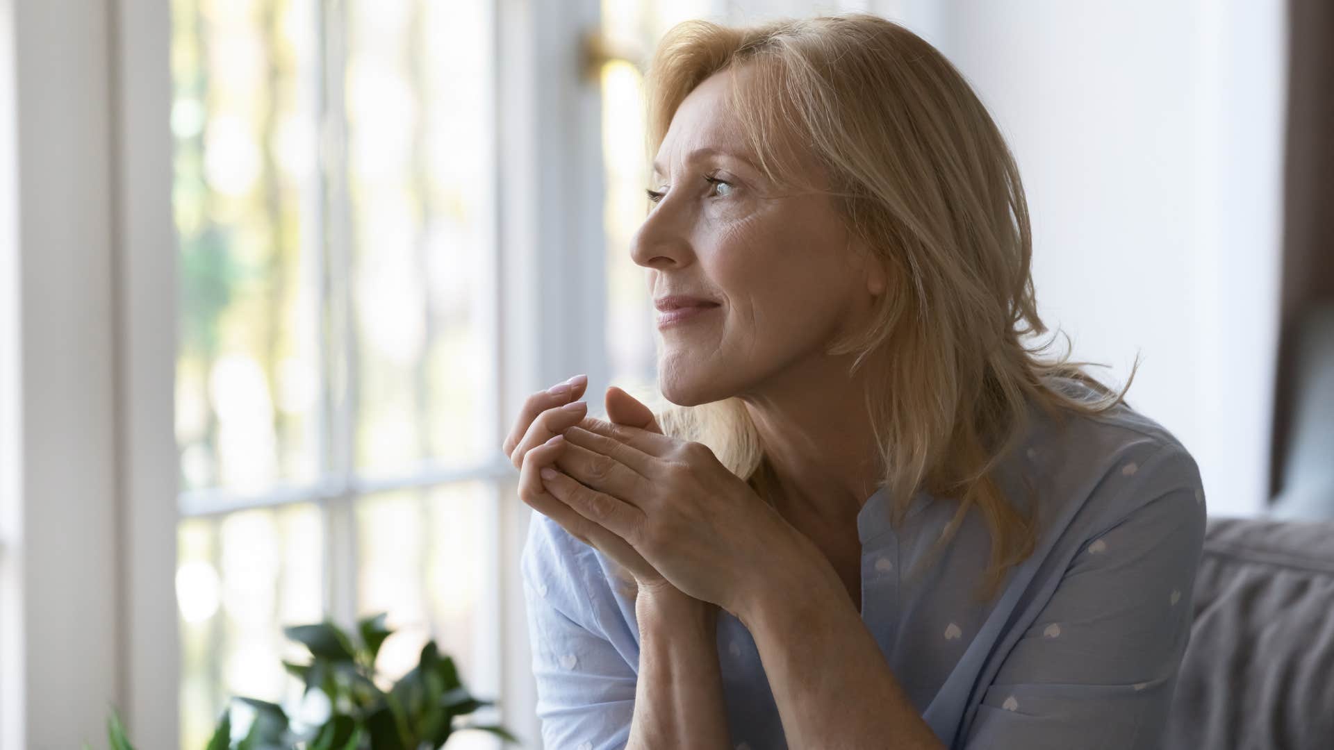 smiling single woman avoiding past mistakes