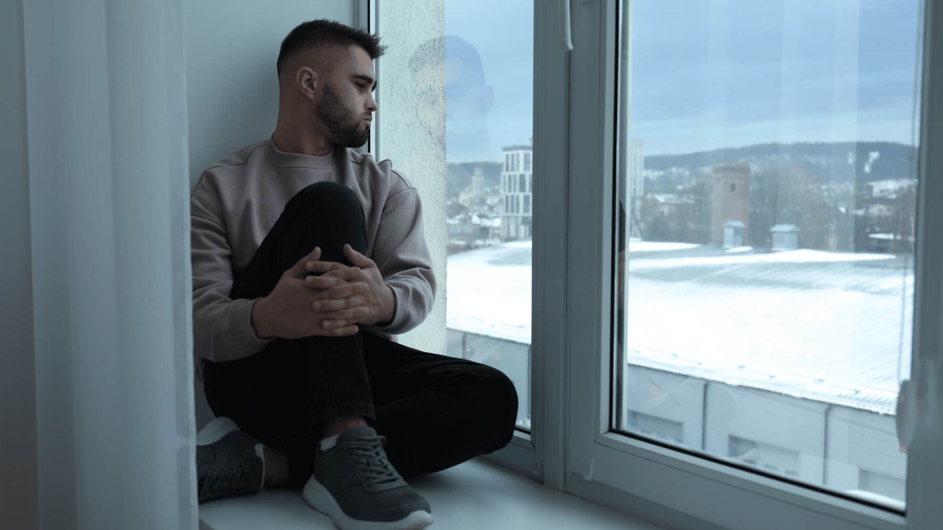 you can spot a man who was raised by a bad dad by these pretty obvious behaviors he hides when there's pressure