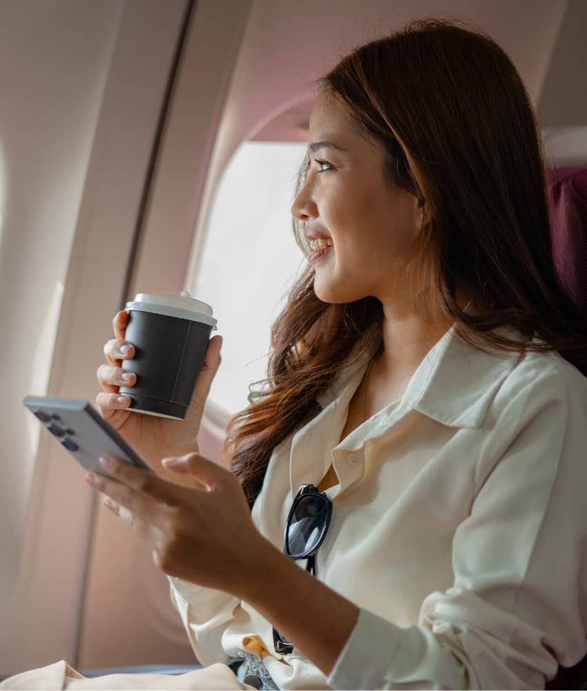 Excited solo traveler does not depend on anyone