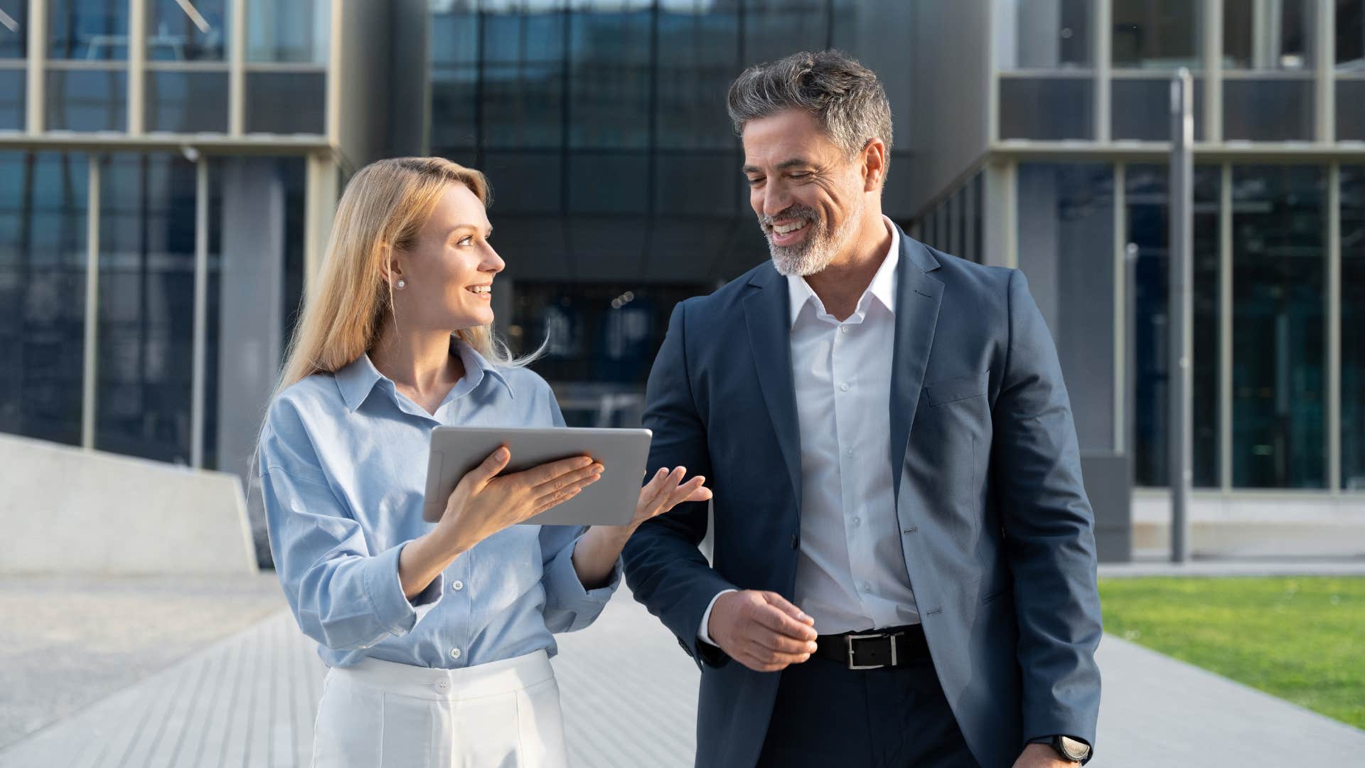 woman telling her boss I don't get paid enough for this