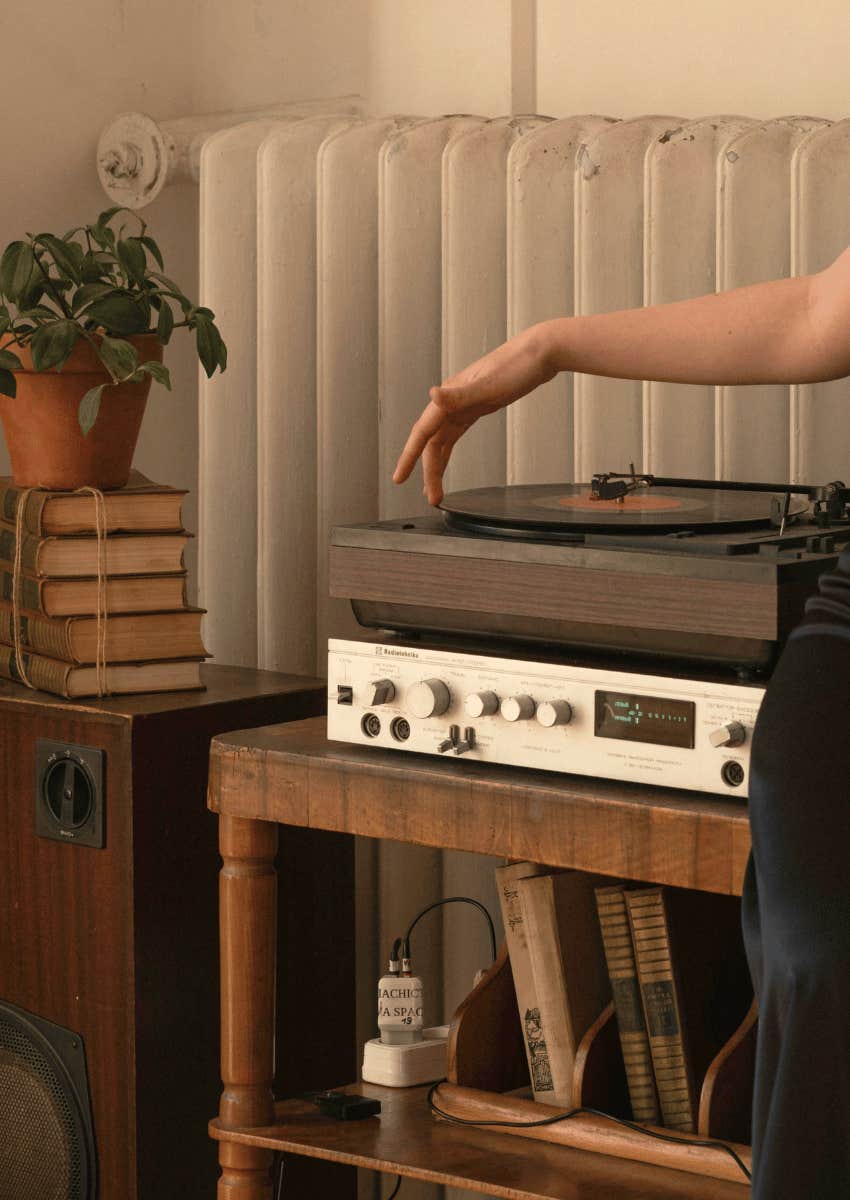 books stored under record player